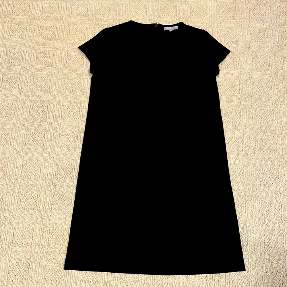 Crepe shift dress, simple, classic.